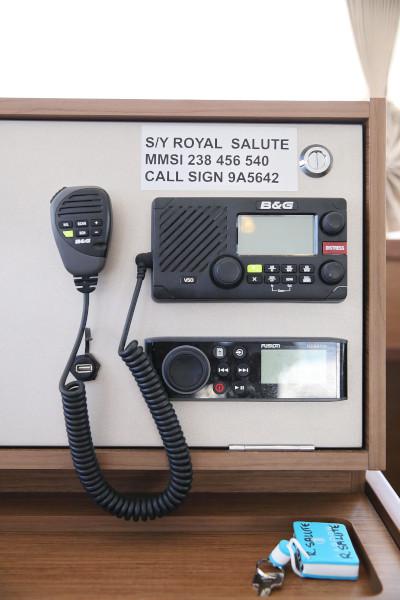 Book yachts online - catamaran - Lagoon 42 - ROYAL SALUTE - rent