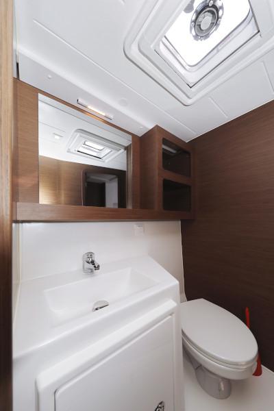 Book yachts online - catamaran - Lagoon 42 - ROYAL SALUTE - rent