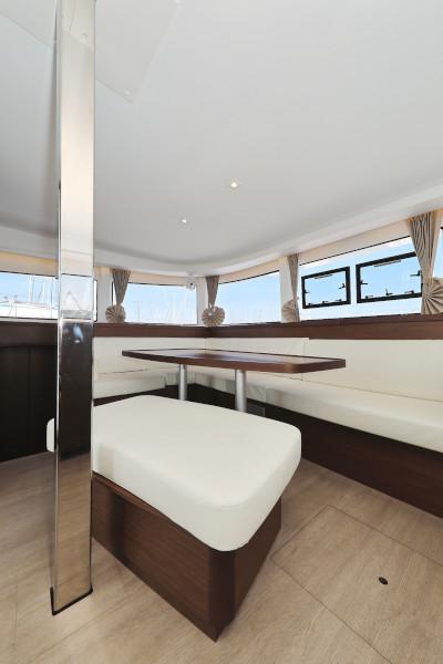 Book yachts online - catamaran - Lagoon 42 - ROYAL SALUTE - rent