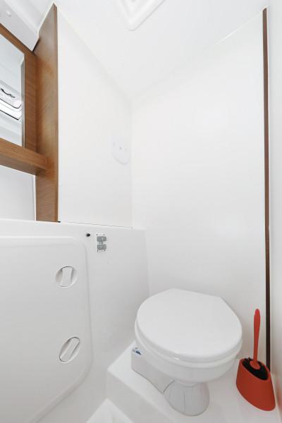 Book yachts online - catamaran - Lagoon 42 - ROYAL SALUTE - rent