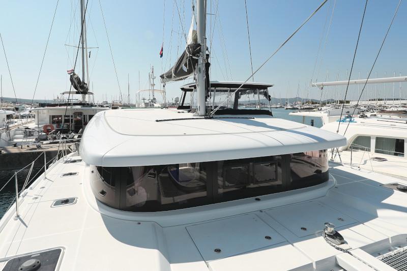 Book yachts online - catamaran - Lagoon 42 - ROYAL SALUTE - rent