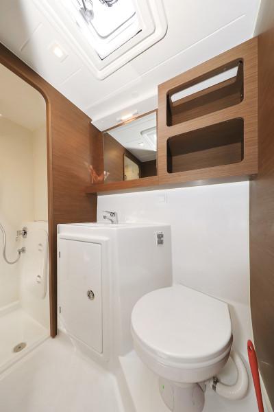 Book yachts online - catamaran - Lagoon 42 - ROYAL SALUTE - rent