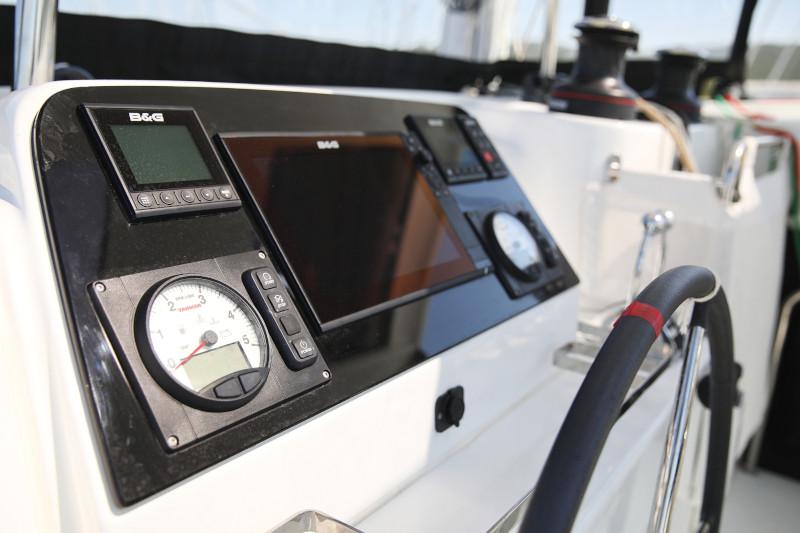 Book yachts online - catamaran - Lagoon 42 - ROYAL SALUTE - rent