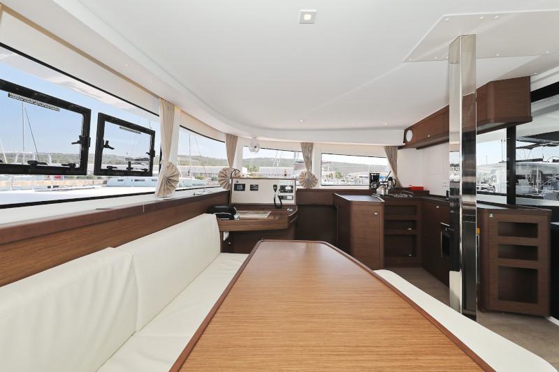 Book yachts online - catamaran - Lagoon 42 - ROYAL SALUTE - rent