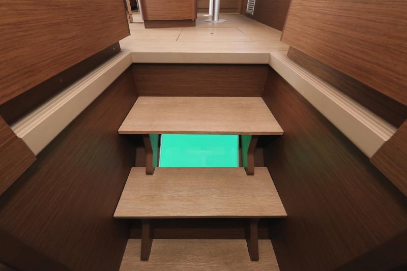 Book yachts online - catamaran - Lagoon 42 - ROYAL SALUTE - rent