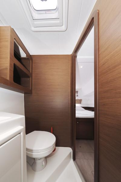 Book yachts online - catamaran - Lagoon 42 - ROYAL SALUTE - rent