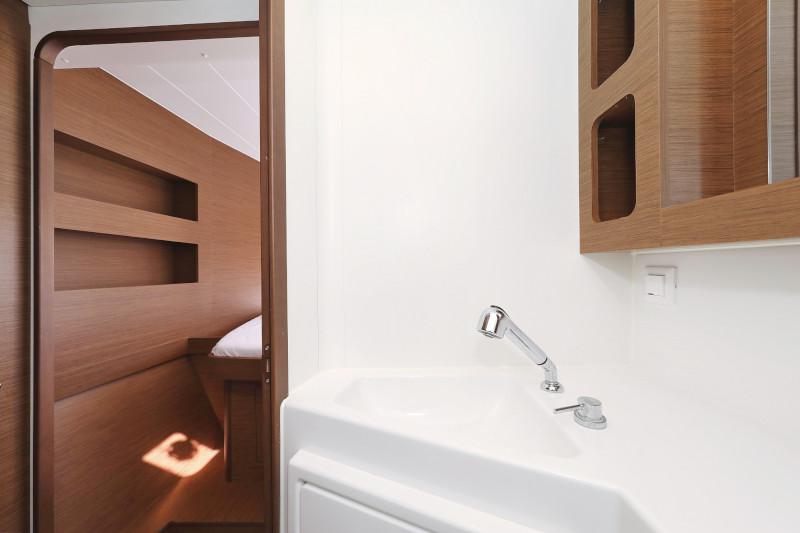 Book yachts online - catamaran - Lagoon 42 - ROYAL SALUTE - rent