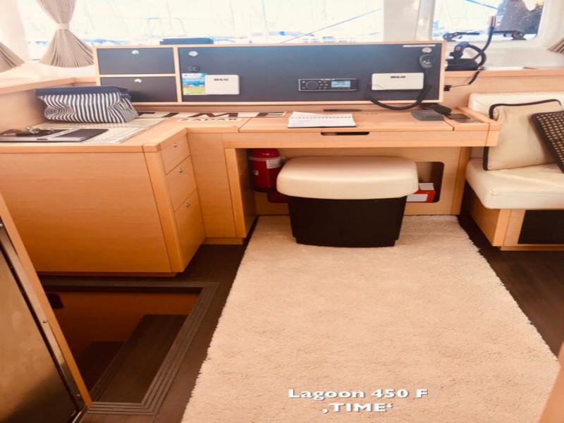 Book yachts online - catamaran - Lagoon 450 F - TIME  - rent