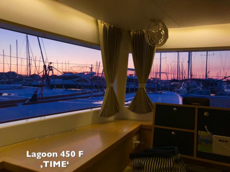 Book yachts online - catamaran - Lagoon 450 F - TIME  - rent