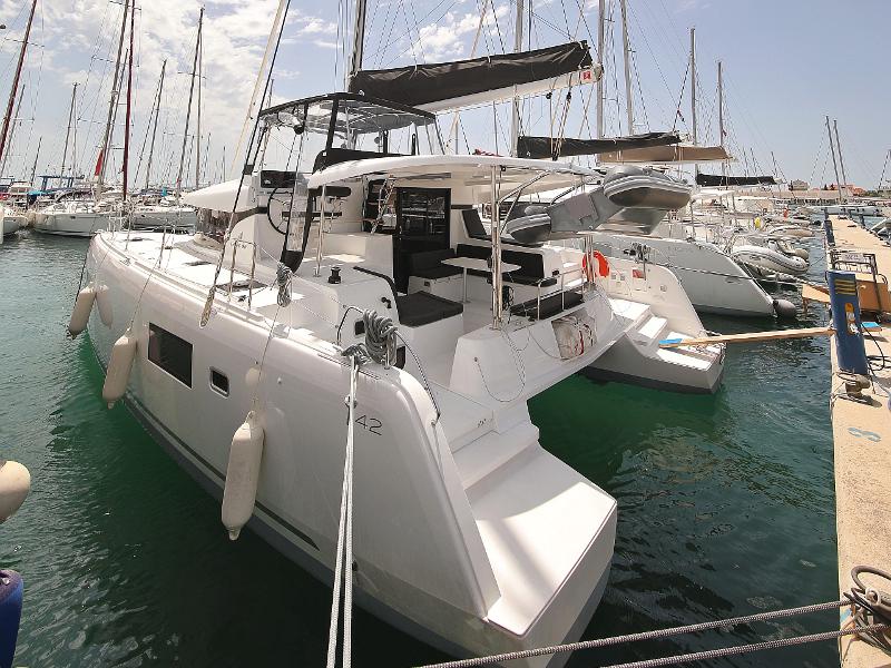 Book yachts online - catamaran - Lagoon 42 - MASTERPIECE - rent