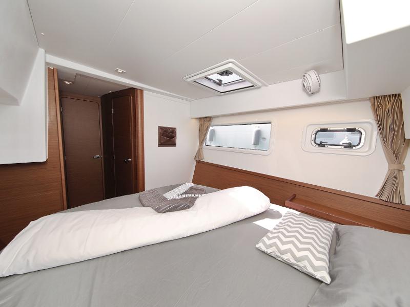 Book yachts online - catamaran - Lagoon 42 - MASTERPIECE - rent