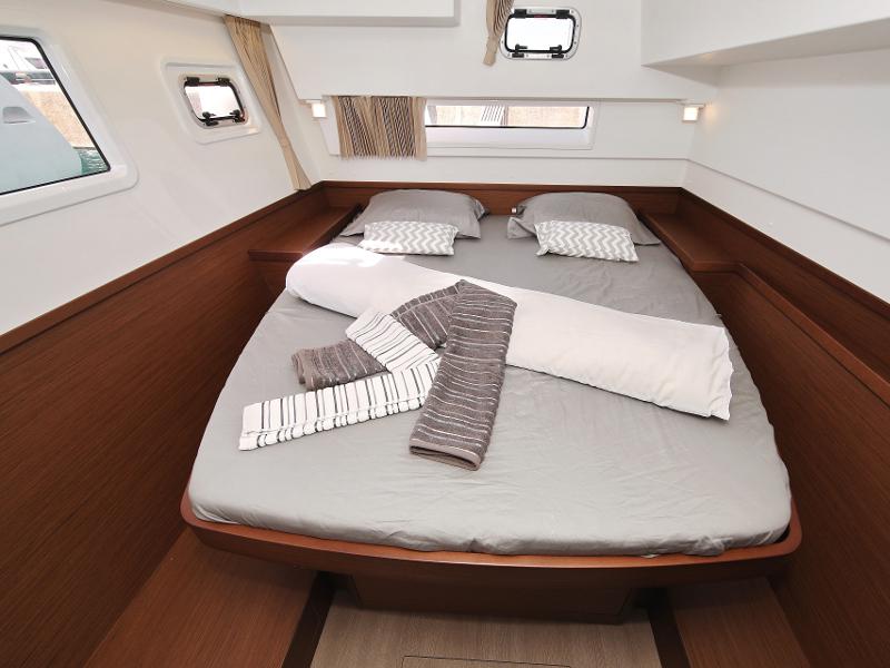 Book yachts online - catamaran - Lagoon 42 - MASTERPIECE - rent