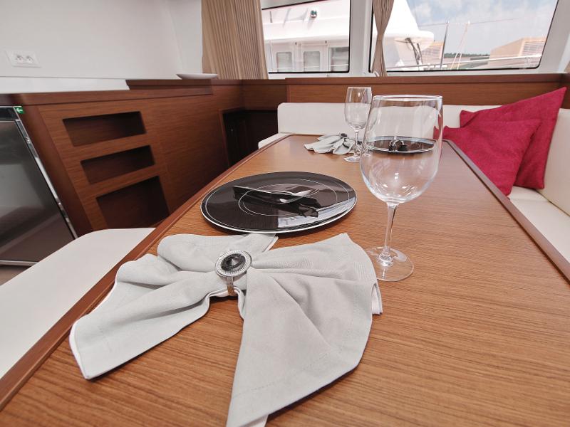 Book yachts online - catamaran - Lagoon 42 - MASTERPIECE - rent
