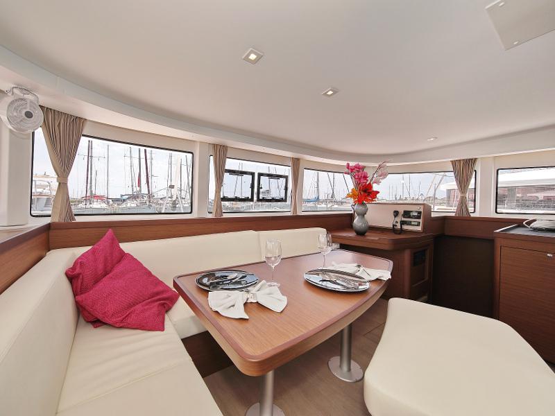 Book yachts online - catamaran - Lagoon 42 - MASTERPIECE - rent