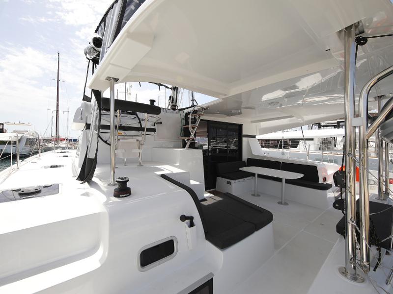 Book yachts online - catamaran - Lagoon 42 - MASTERPIECE - rent
