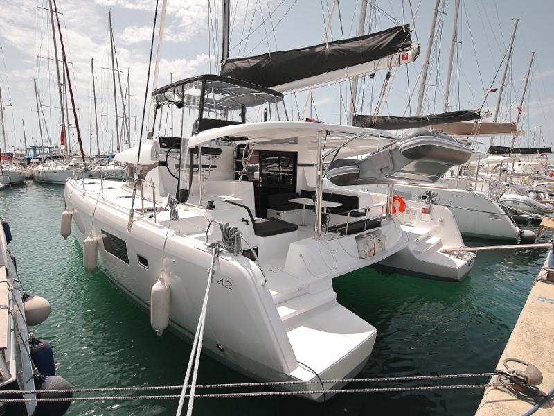 Book yachts online - catamaran - Lagoon 42 - MASTERPIECE - rent