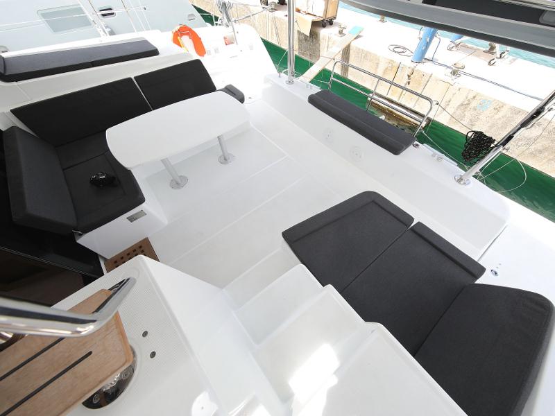 Book yachts online - catamaran - Lagoon 42 - MASTERPIECE - rent