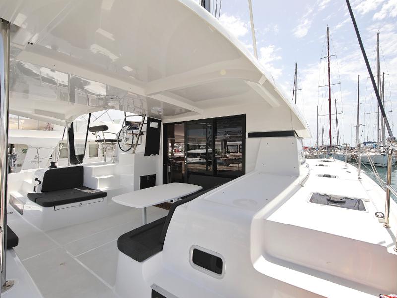 Book yachts online - catamaran - Lagoon 42 - MASTERPIECE - rent