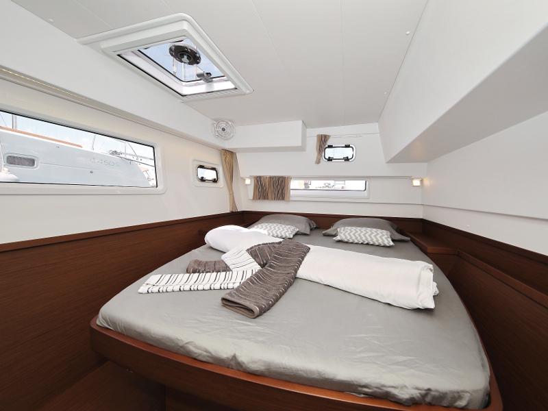 Book yachts online - catamaran - Lagoon 42 - MASTERPIECE - rent