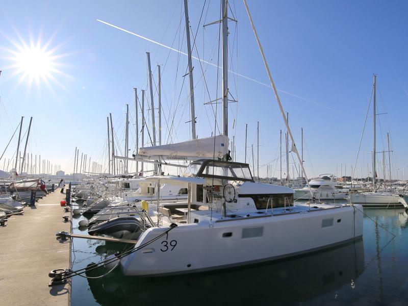 Book yachts online - catamaran - Lagoon 39 - VENTUS Generator - rent