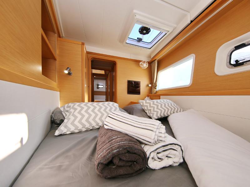 Book yachts online - catamaran - Lagoon 39 - VENTUS Generator - rent