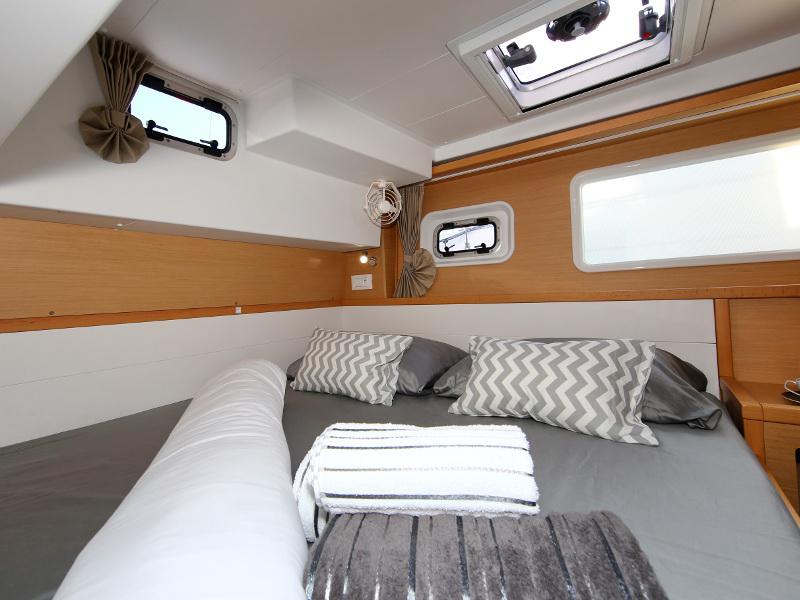 Book yachts online - catamaran - Lagoon 39 - VENTUS Generator - rent