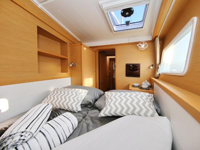 Book yachts online - catamaran - Lagoon 39 - VENTUS Generator - rent