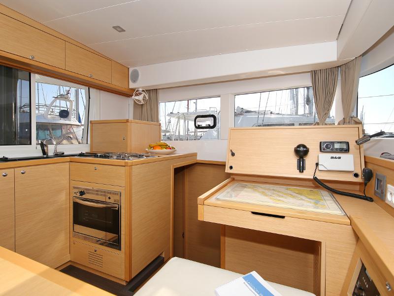 Book yachts online - catamaran - Lagoon 39 - VENTUS Generator - rent
