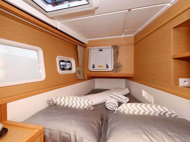 Book yachts online - catamaran - Lagoon 39 - VENTUS Generator - rent