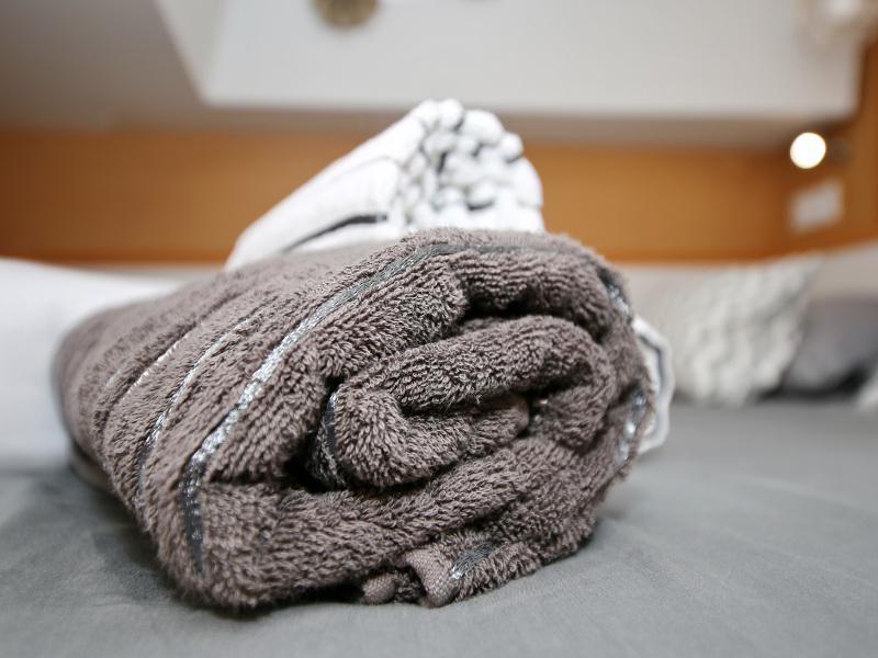 Book yachts online - catamaran - Lagoon 39 - VENTUS Generator - rent