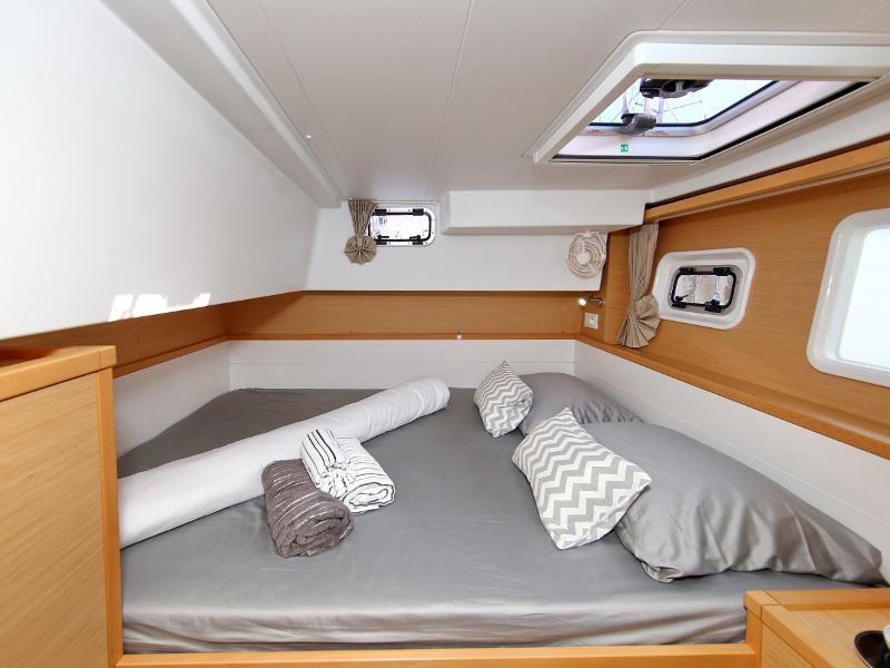 Book yachts online - catamaran - Lagoon 39 - VENTUS Generator - rent