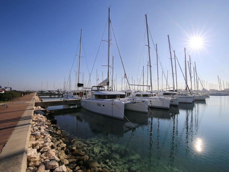 Book yachts online - catamaran - Lagoon 39 - VENTUS Generator - rent