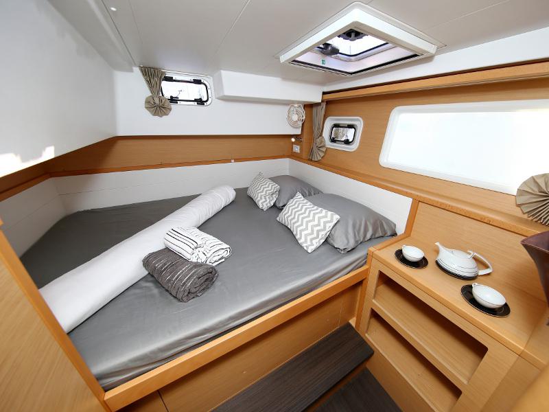 Book yachts online - catamaran - Lagoon 39 - VENTUS Generator - rent