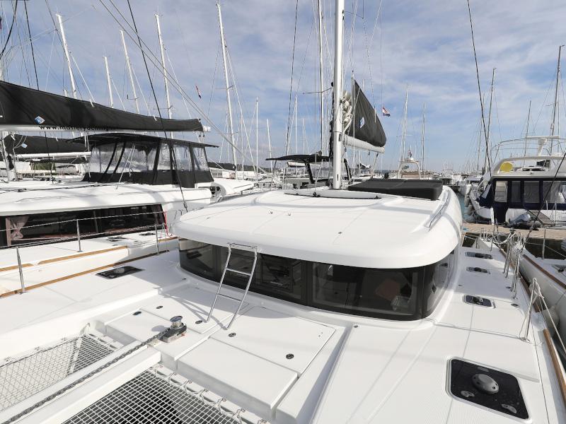 Book yachts online - catamaran - Lagoon 40 - MARI AC salon + generator + watermaker - rent