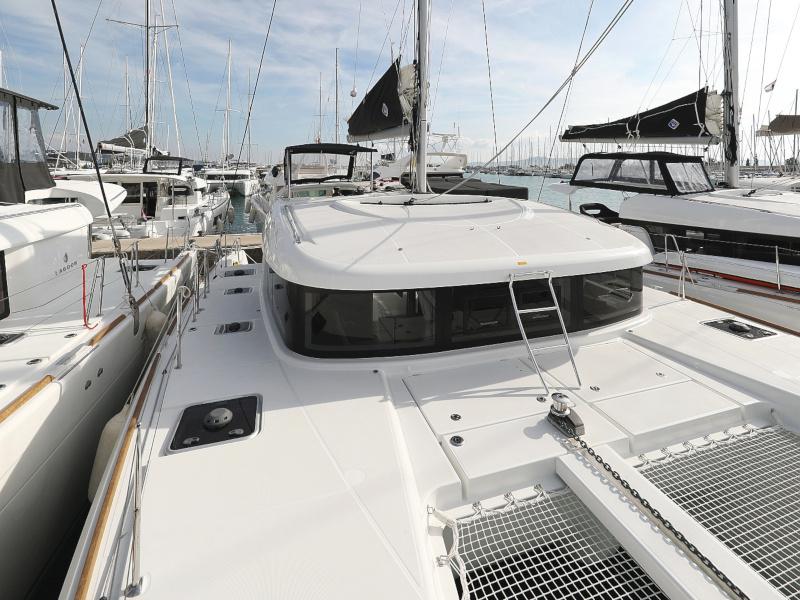 Book yachts online - catamaran - Lagoon 40 - MARI AC salon + generator + watermaker - rent