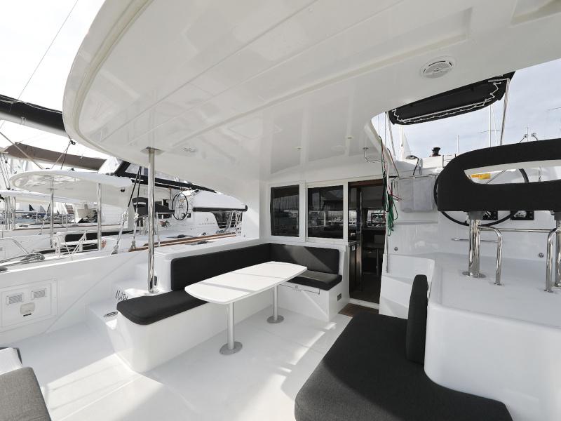 Book yachts online - catamaran - Lagoon 40 - MARI AC salon + generator + watermaker - rent