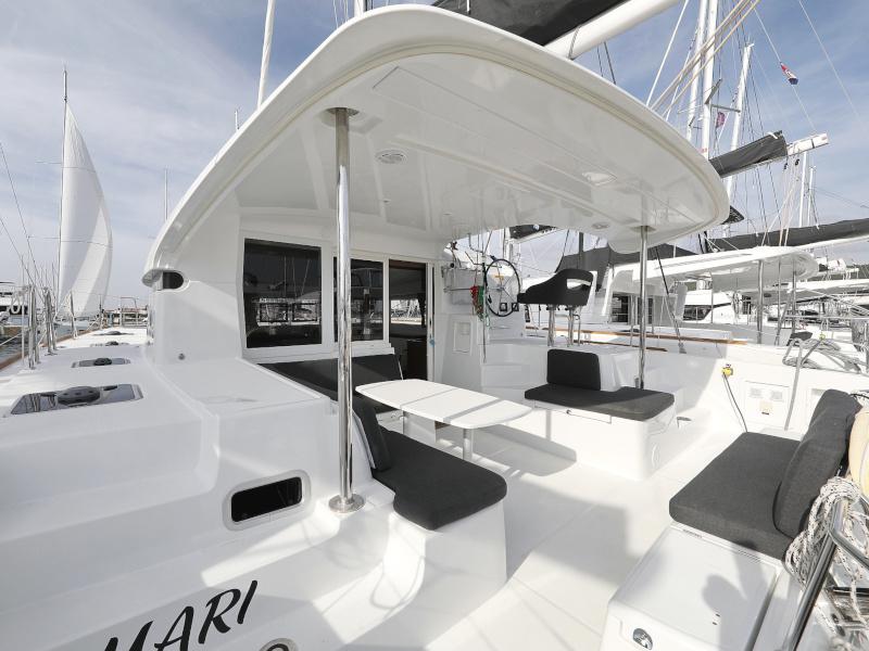 Book yachts online - catamaran - Lagoon 40 - MARI AC salon + generator + watermaker - rent