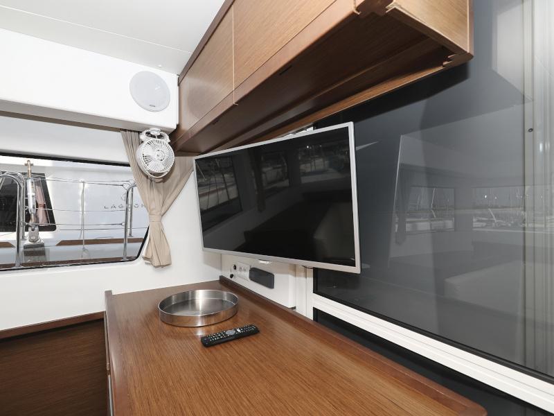 Book yachts online - catamaran - Lagoon 40 - MARI AC salon + generator + watermaker - rent