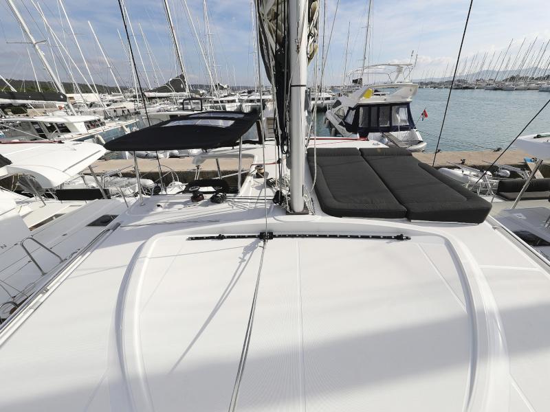 Book yachts online - catamaran - Lagoon 40 - MARI AC salon + generator + watermaker - rent