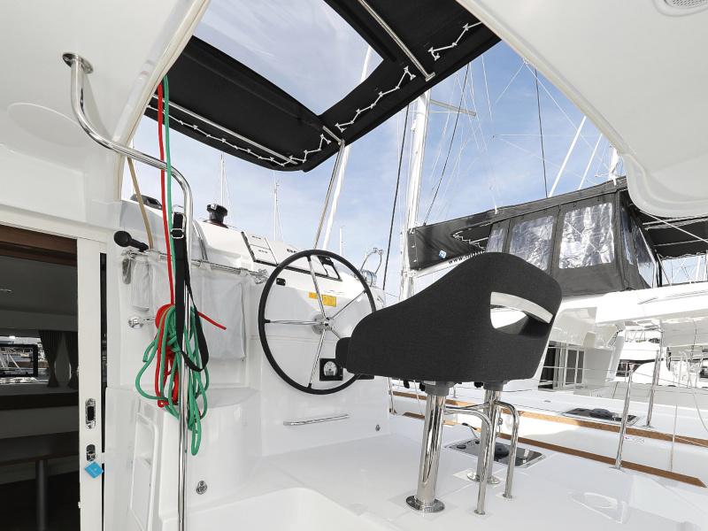 Book yachts online - catamaran - Lagoon 40 - MARI AC salon + generator + watermaker - rent
