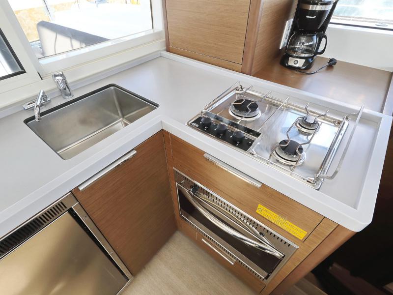 Book yachts online - catamaran - Lagoon 40 - NINA II - rent