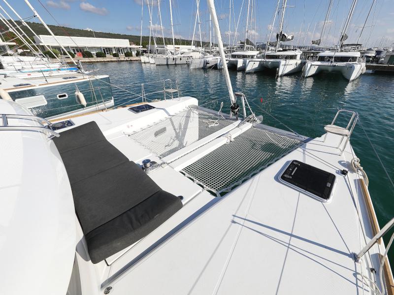 Book yachts online - catamaran - Lagoon 40 - NINA II - rent