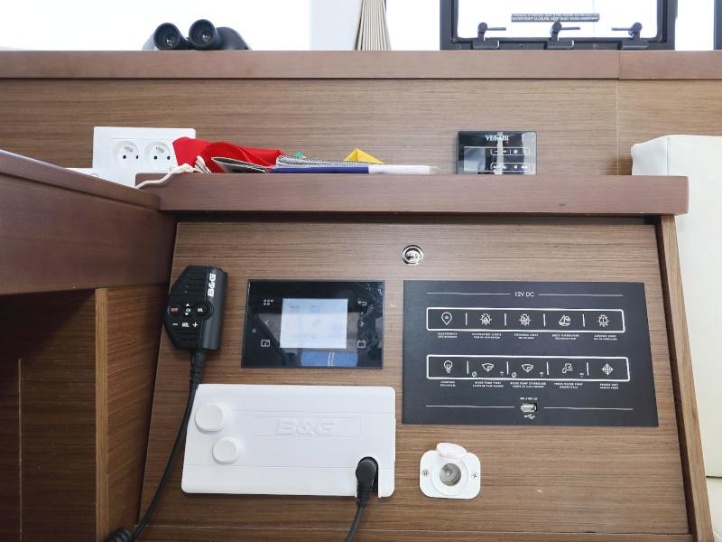 Book yachts online - catamaran - Lagoon 40 - NINA II - rent