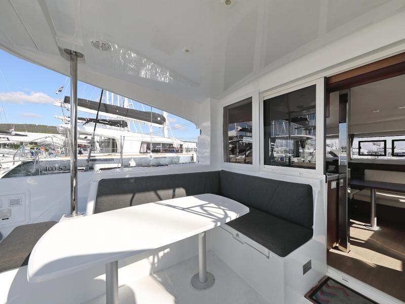 Book yachts online - catamaran - Lagoon 40 - NINA II - rent