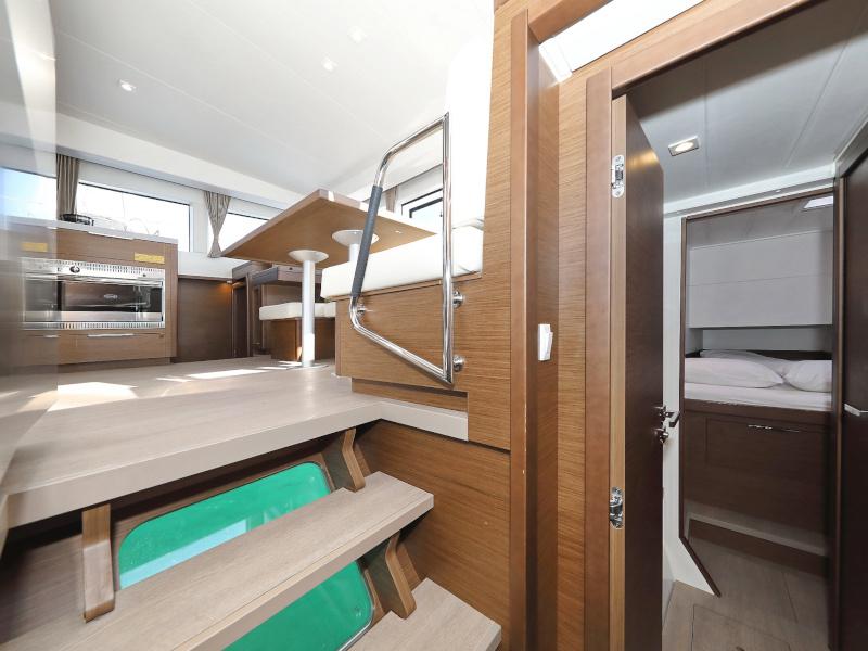 Book yachts online - catamaran - Lagoon 40 - NINA II - rent