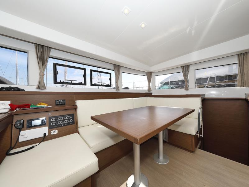 Book yachts online - catamaran - Lagoon 40 - NINA II - rent