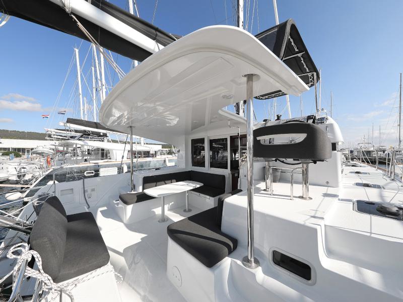 Book yachts online - catamaran - Lagoon 40 - NINA II - rent