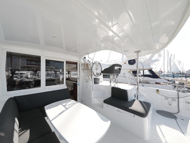 Book yachts online - catamaran - Lagoon 40 - NINA II - rent