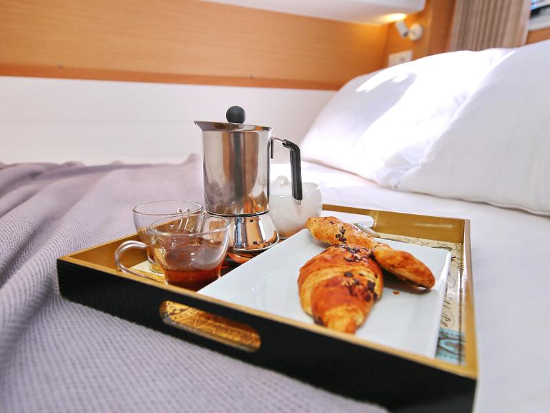 Book yachts online - catamaran - Lagoon 39 - GIN TONIC Generator - rent