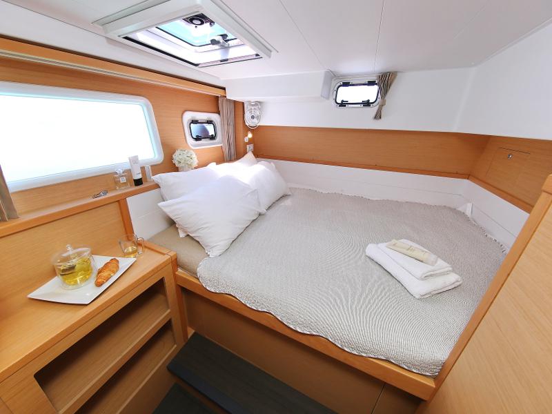 Book yachts online - catamaran - Lagoon 39 - GIN TONIC Generator - rent